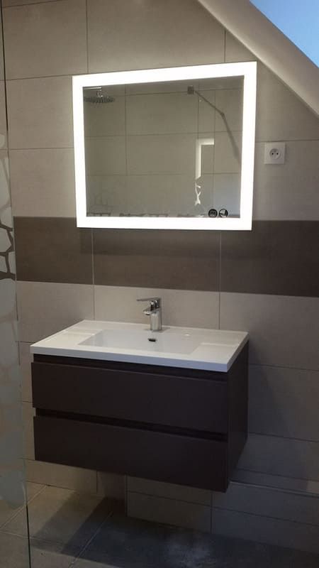 Miroir éclairé salle de bains