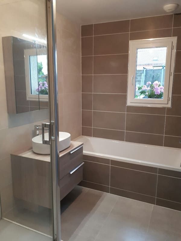 Baignoire, carrelage mural et sol