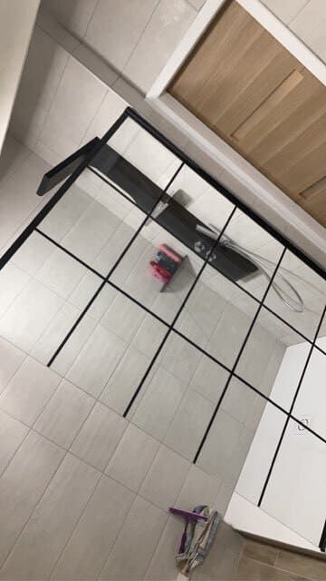 Douche à l'italienne moderne