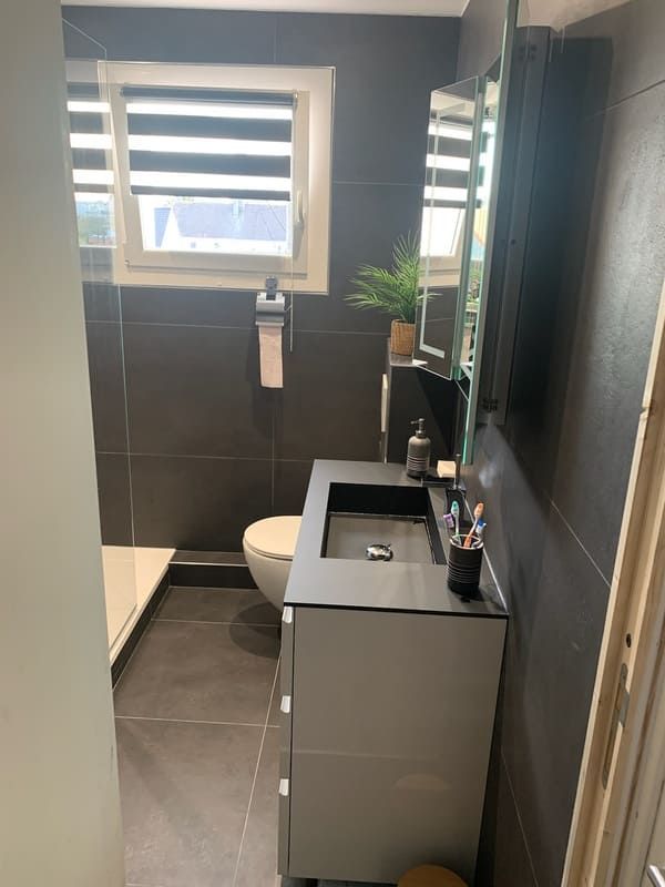 Carrelage gris salle de bain, vasque grise