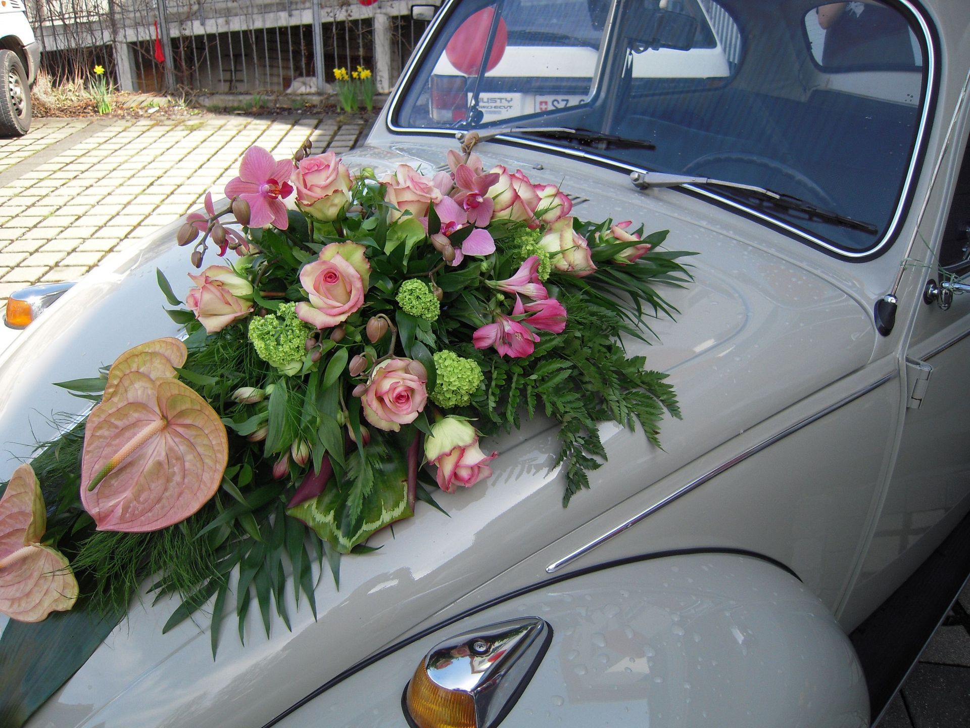 Grabschmuck mit Schleife