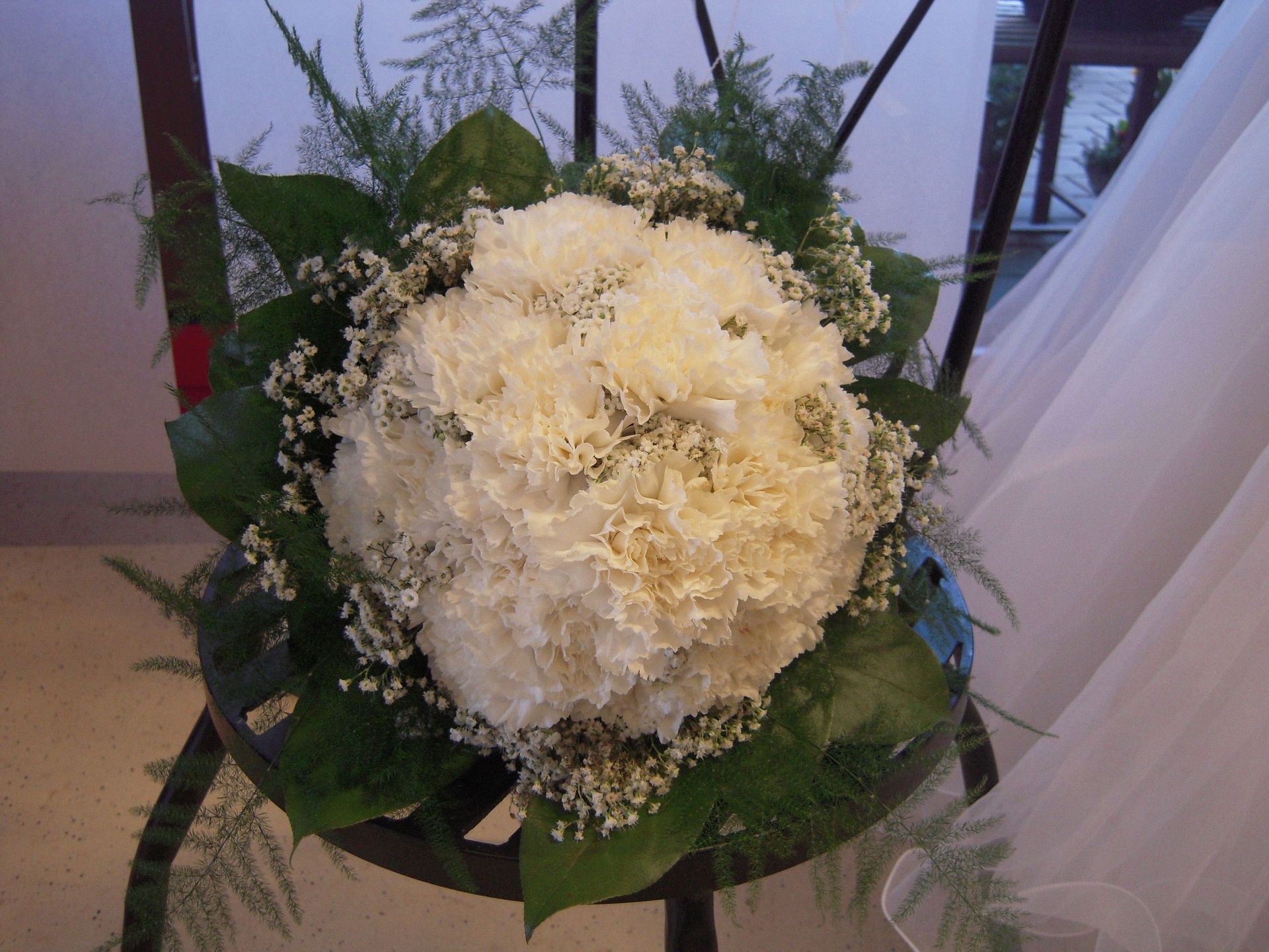 Grabschmuck mit Schleife