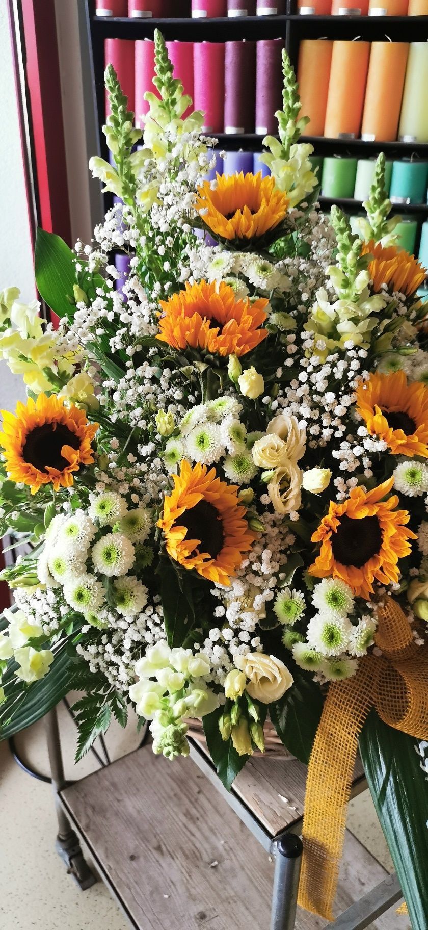 Grabschmuck mit Schleife