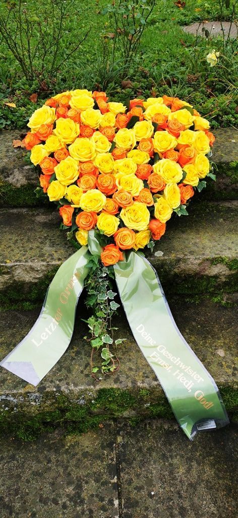 Rosenherz mit Schleife, Grabschmuck