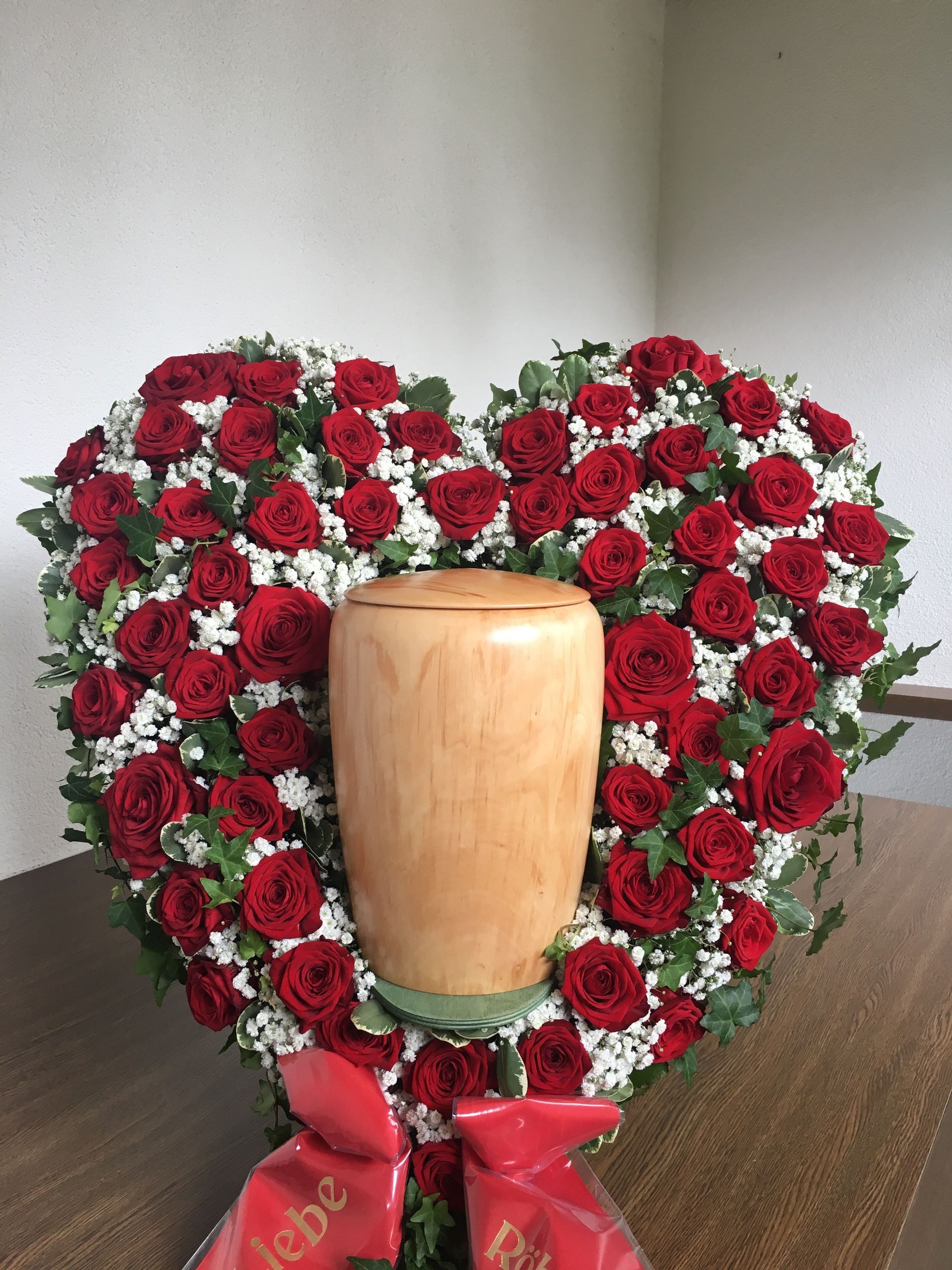 Urnenherz mit Rosen