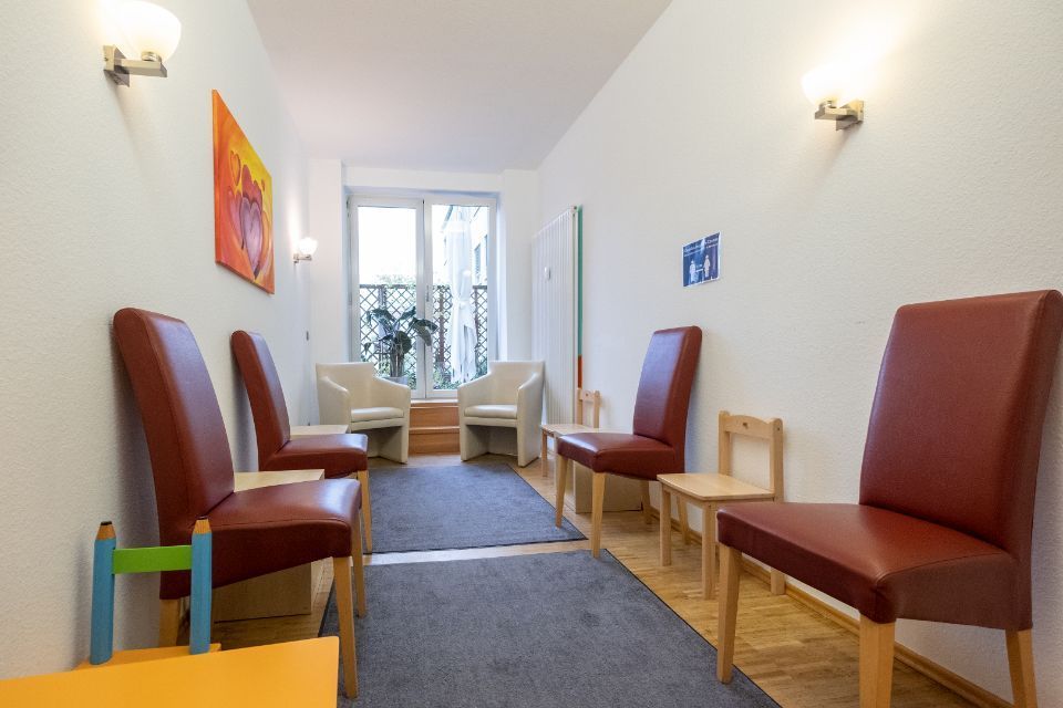 Wartebereich mit Fenster