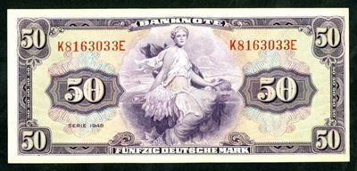 Eine 50-Euro-Banknote mit einer Frauenstatue darauf