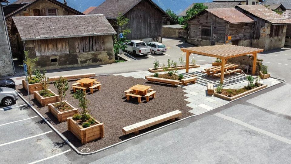 objets de jardin en bois