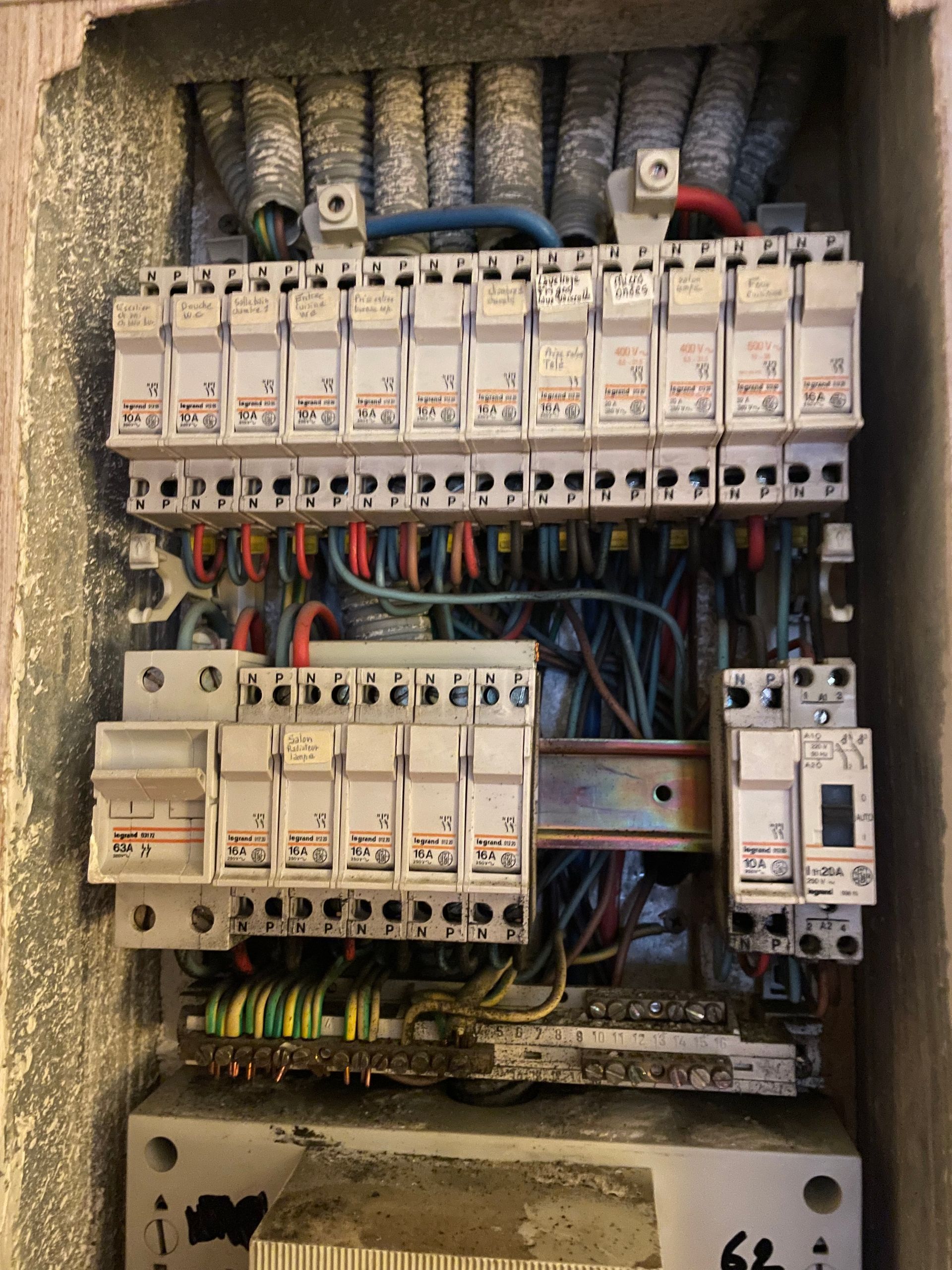 Tableau à fusible legrand-Artisans Bernard et Sylvestre Paris 14