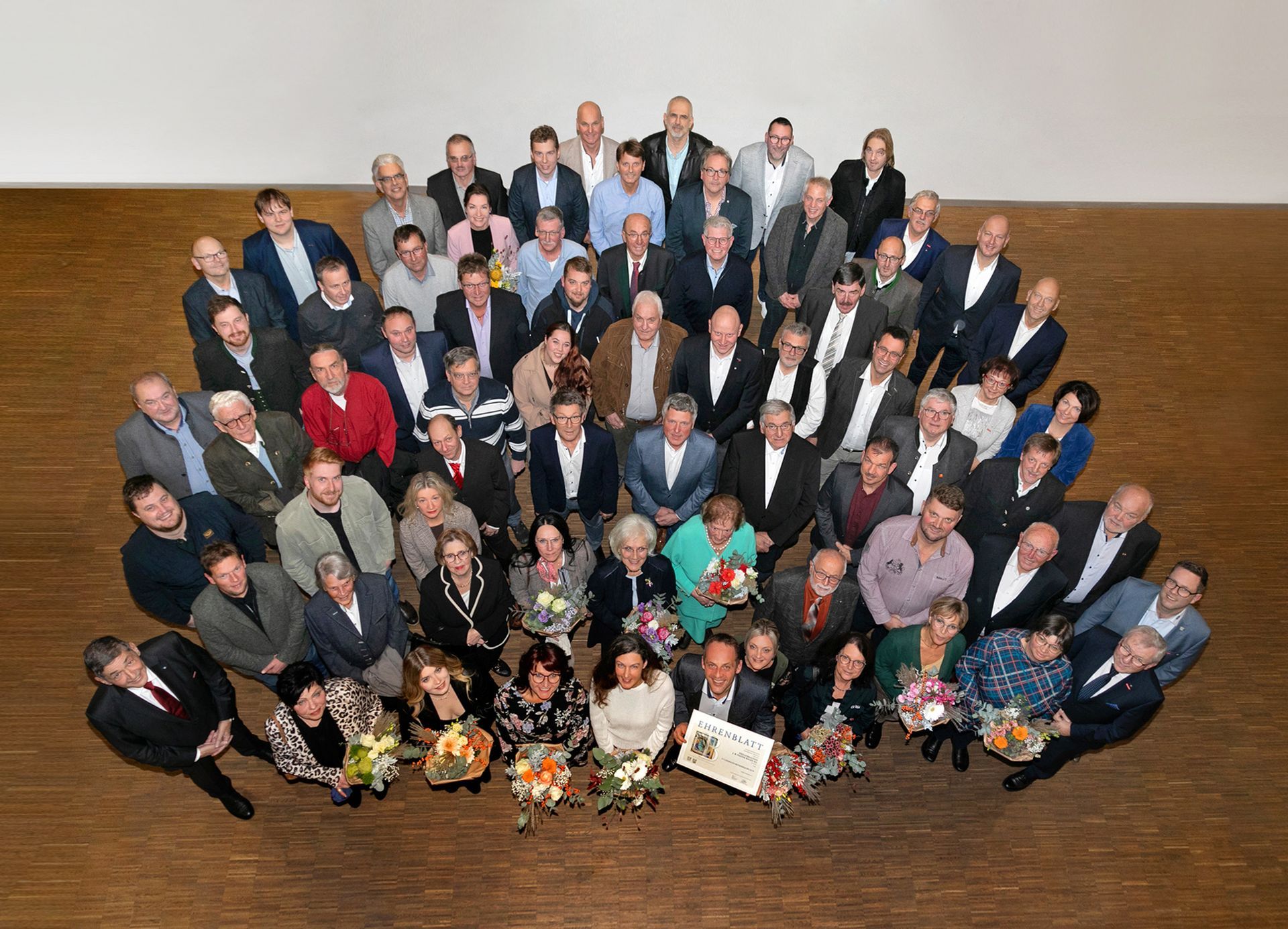 Gruppenbild von der Verleihung der Erasmus-Ehrenblätter für die Söllner Metzgerei