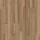 Un primer plano de un piso de madera con un patrón de rayas.