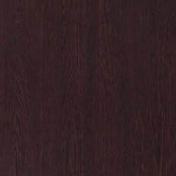 Textura de veta de madera oscura en un color burdeos intenso. Las líneas verticales de madera dominan la imagen.