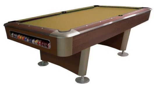 Una mesa de billar marrón con una superficie de fieltro color canela, tapas de esquina de acero y un estante de bolas de billar listas para jugar.