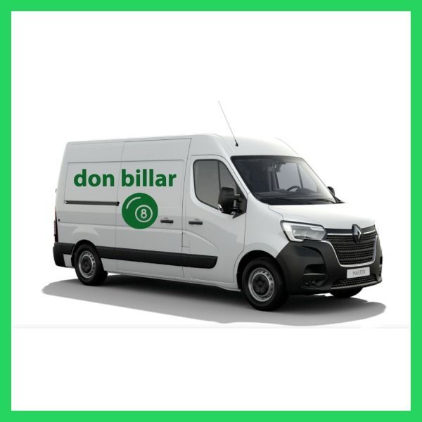 Furgoneta blanca con logo