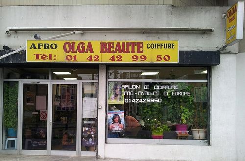 Façade de l'enseigne Olga Beauté à Colombes dans les Hauts-de-Seine