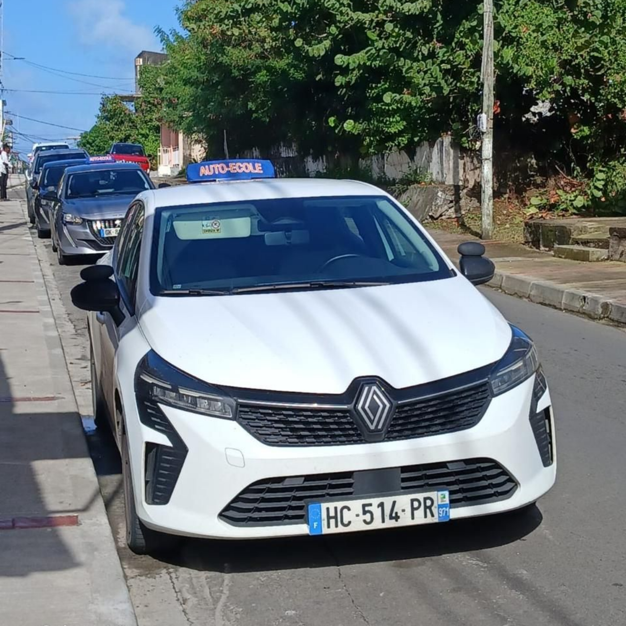 Voiture d'auto-école du Centre de formation Virapin
