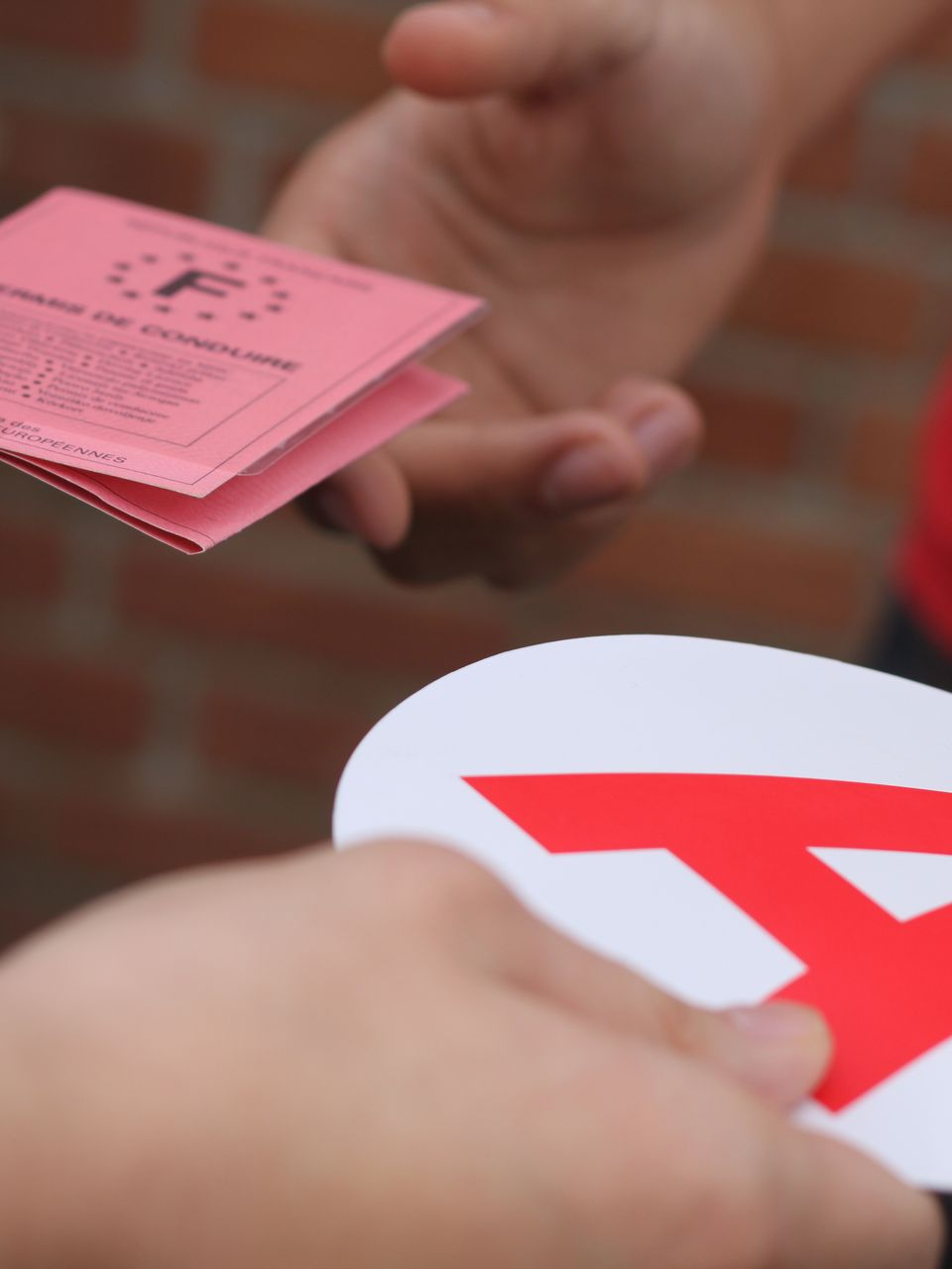 Échange du permis de conduire contre le symbole jeune conduire