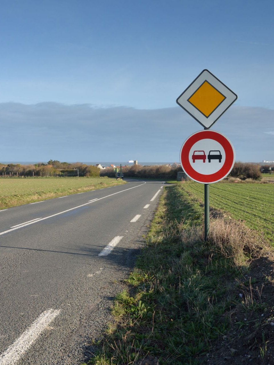 Un panneau de signalisation