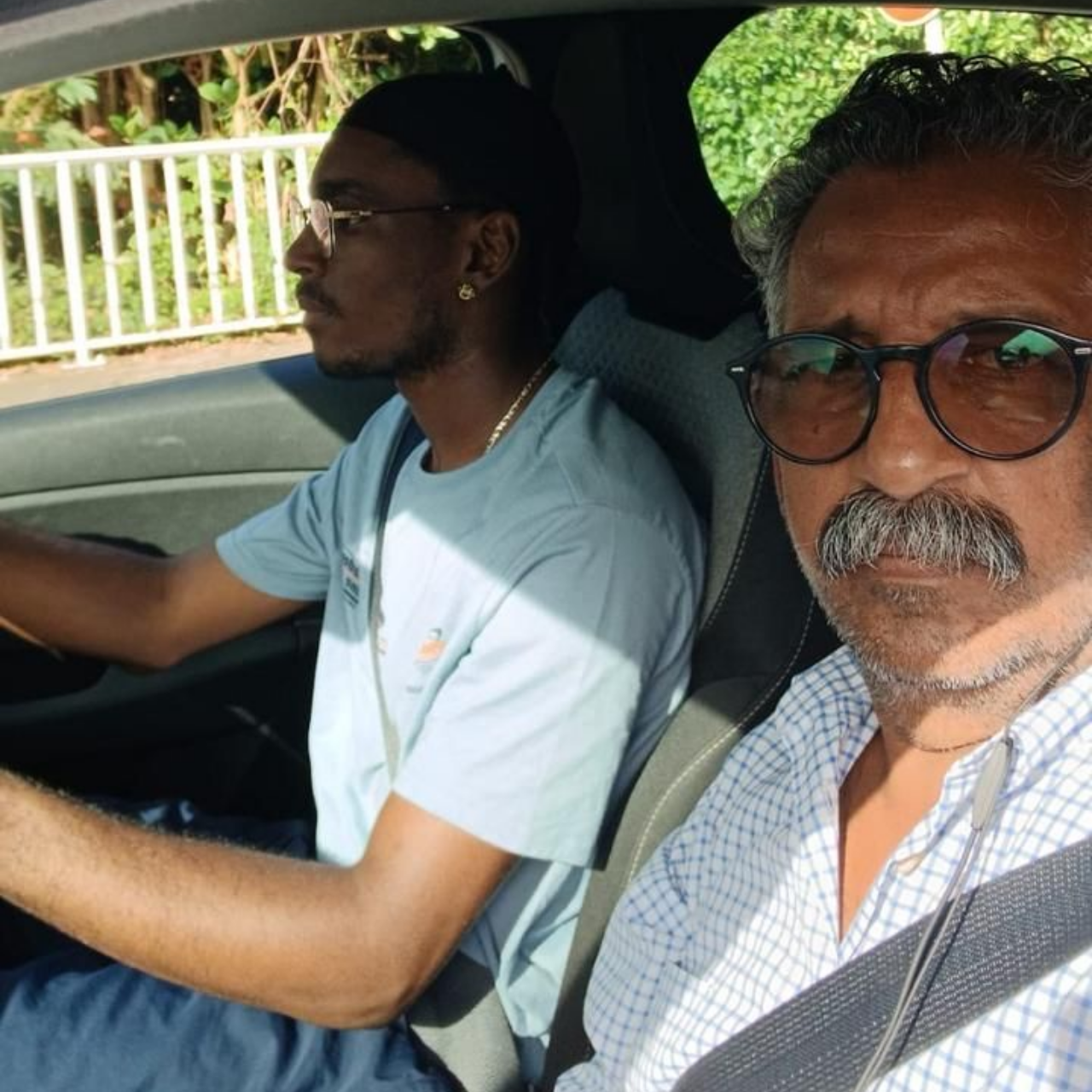 M. Virapin en leçon de conduite