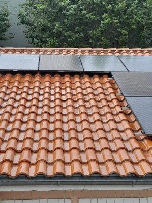 Nettoyage d'une toiture en tuile