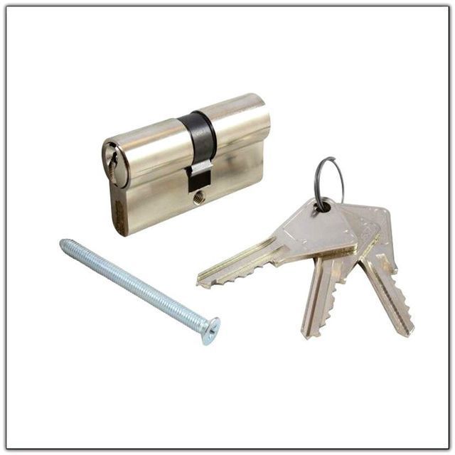 Cylindre avec clé en acier