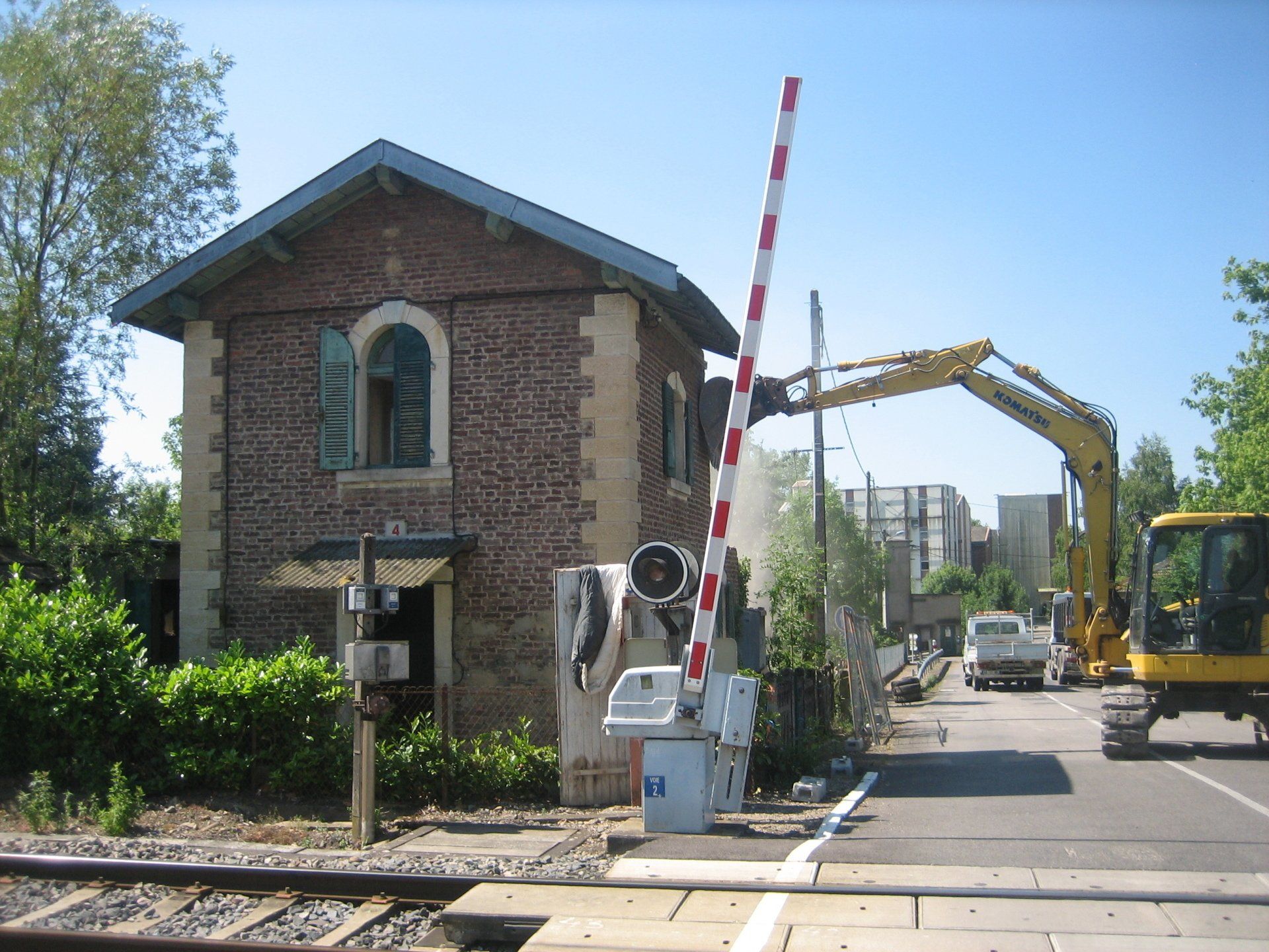 Démolition en bord de route