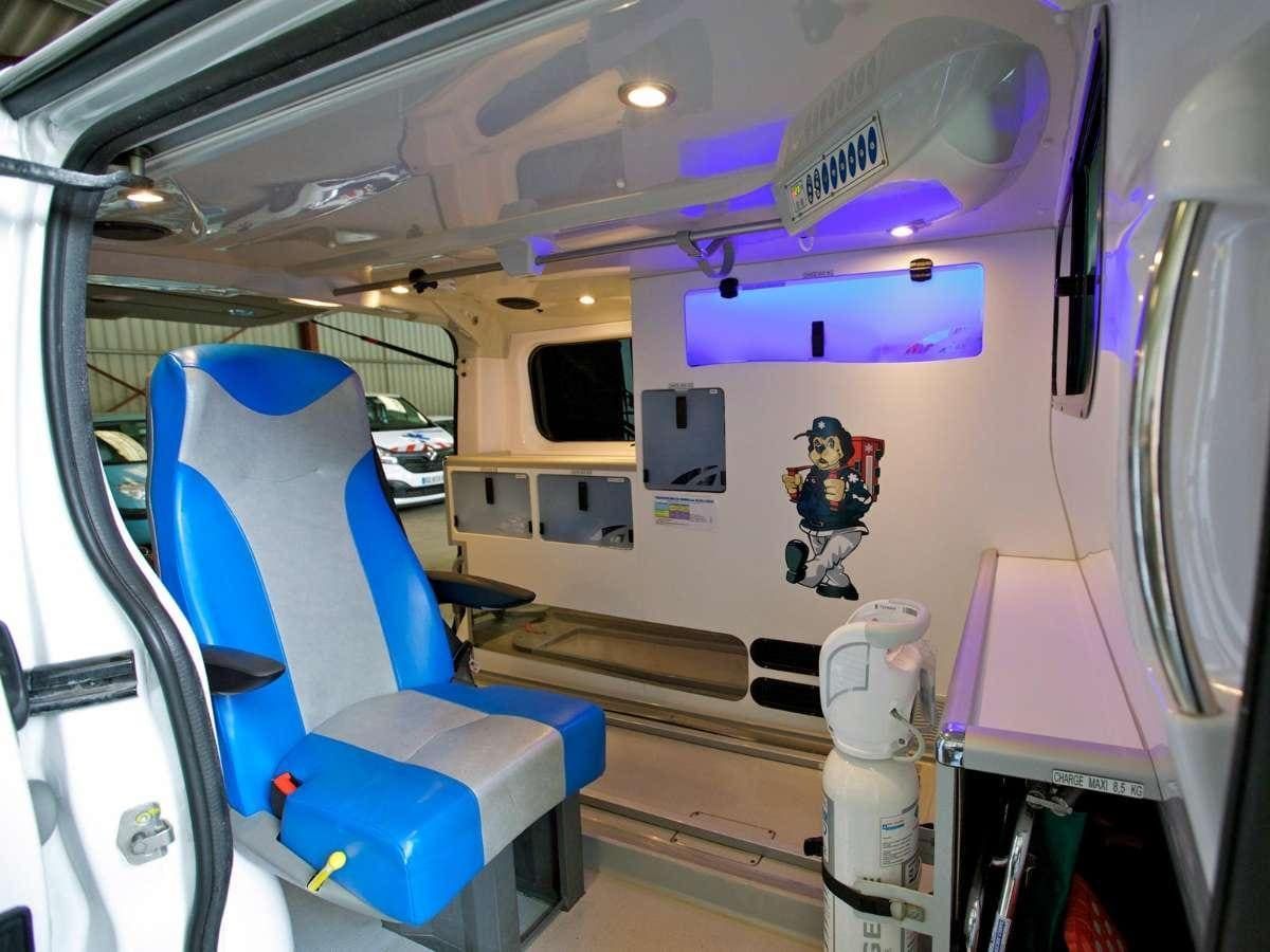 Vue intérieur de l'agencement d'une ambulance