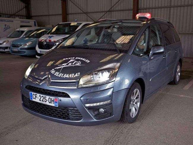 Un véhicule de la flotte de taxi de l'entreprise