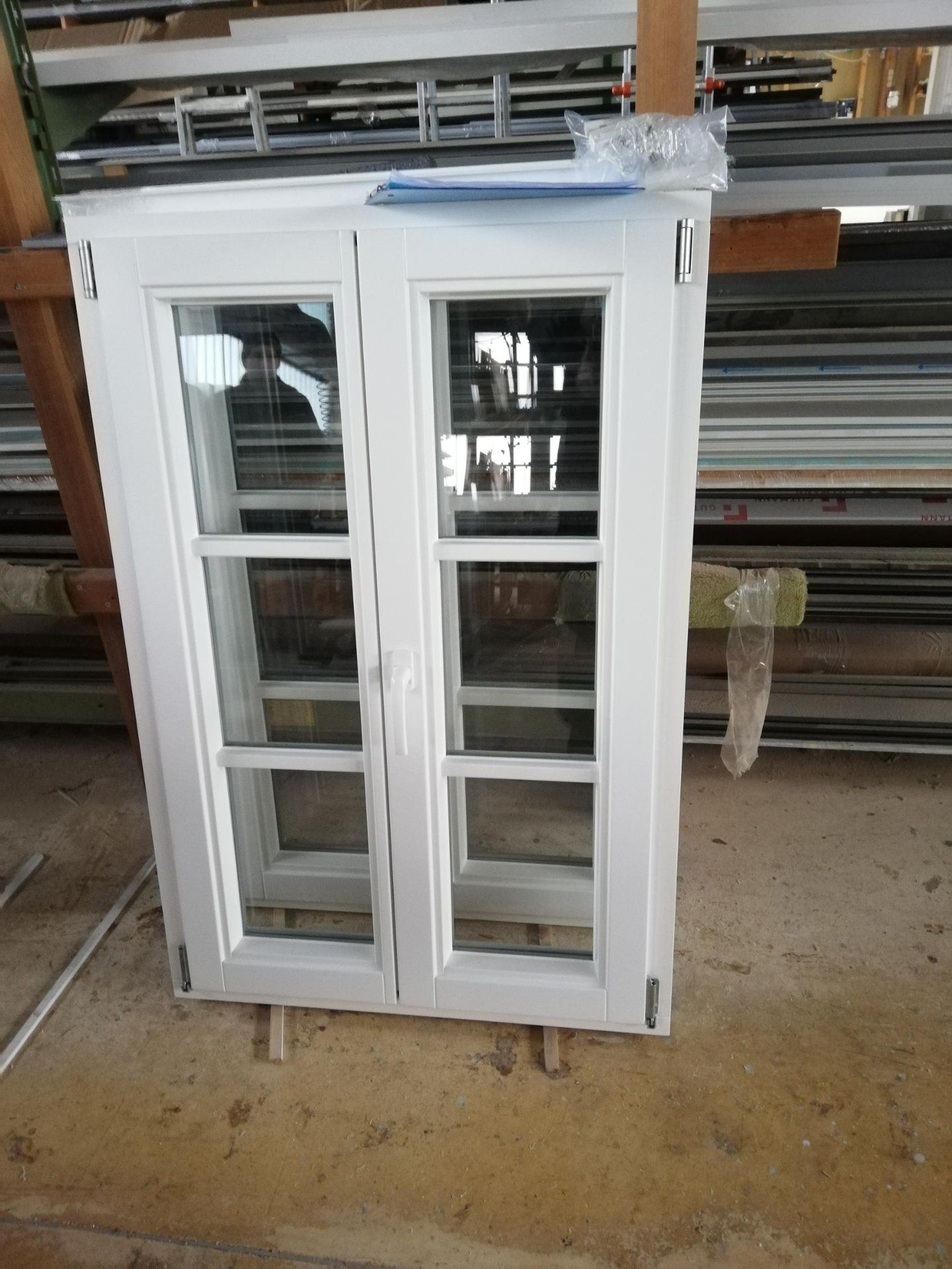 Fenster im Lager von Glaserei & Fensterbau Peter König Logo