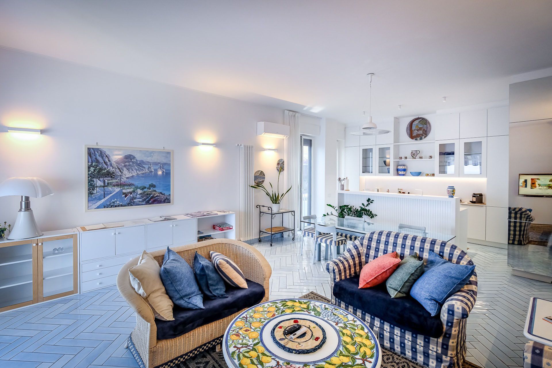 Dimora Amalfi - living room and kitchen