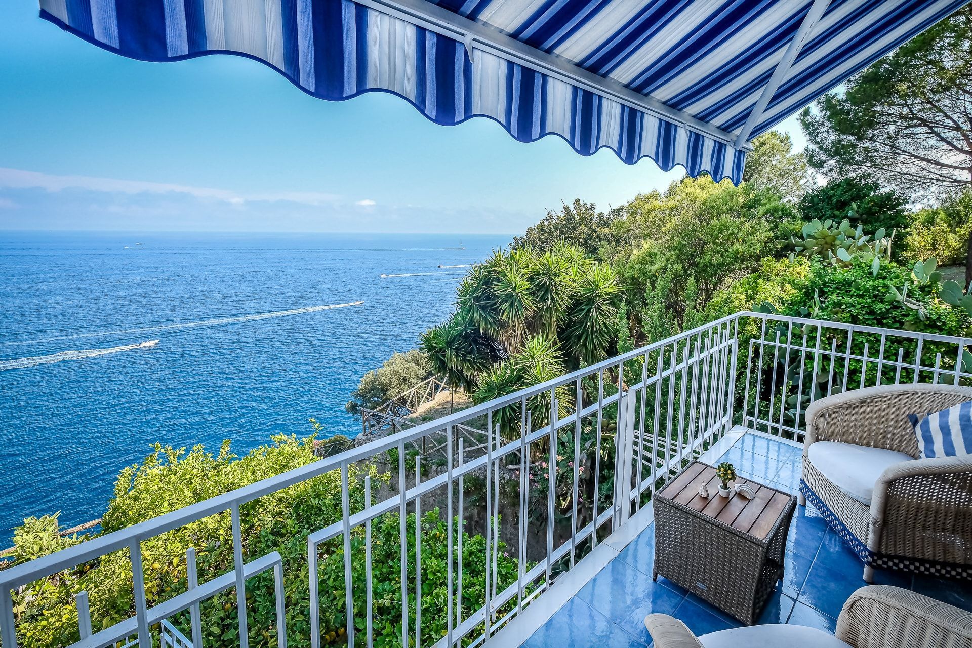 Dimora Amalfi - terrace in front of the sea