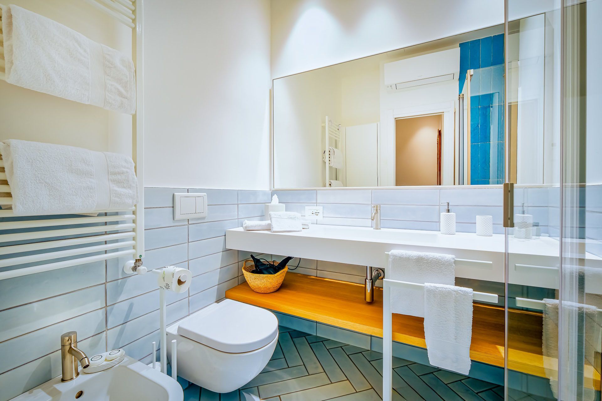 Dimora Amalfi - first bathroom