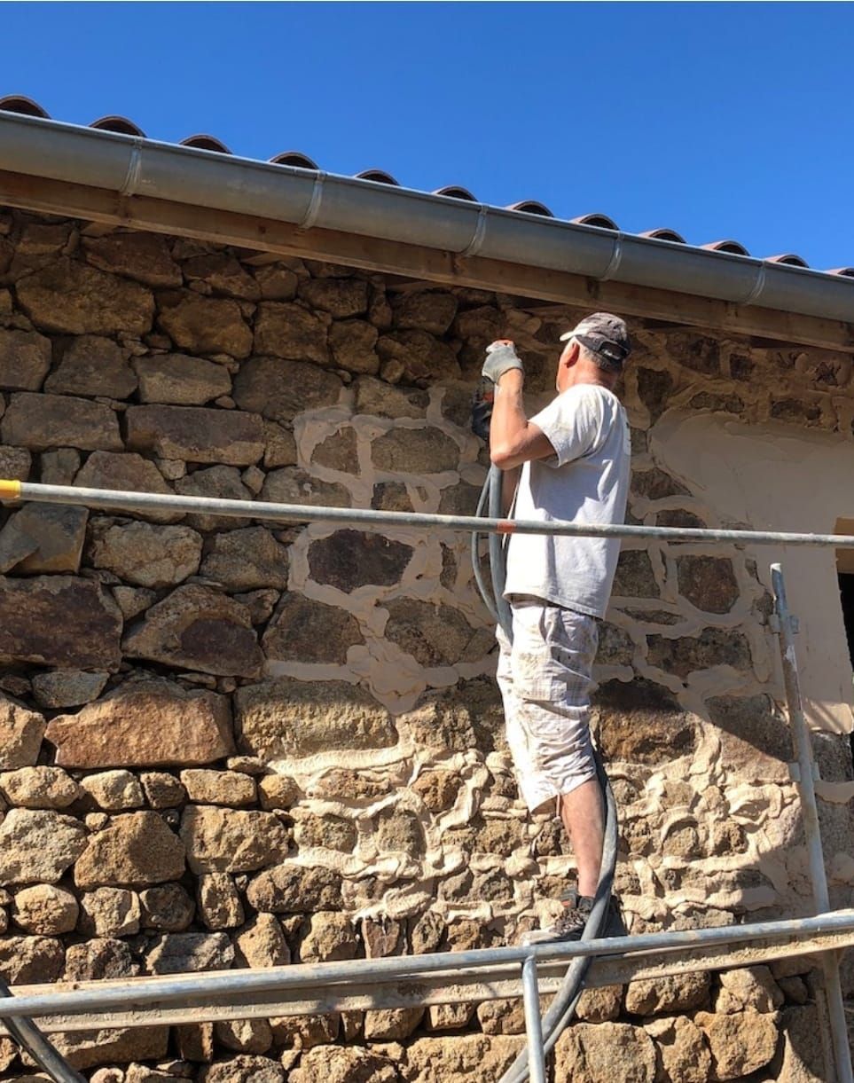 Une contruction de muret en cours
