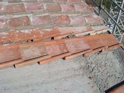 Toitures en tuiles maçonnées à la Chapelle de Villeneuve-de-la-Raho