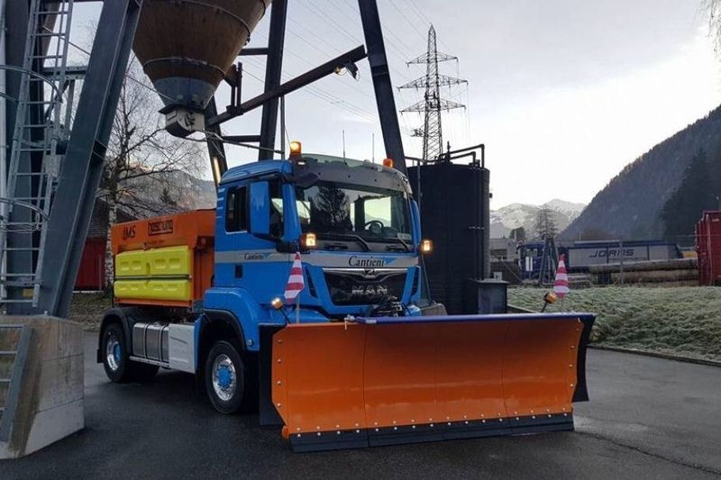 Fahrzeug der Cantieni AG Transporte und Garage