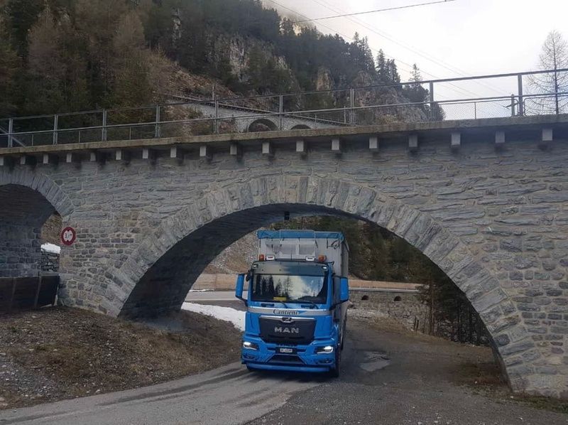 Fahrzeug der Cantieni AG Transporte und Garage