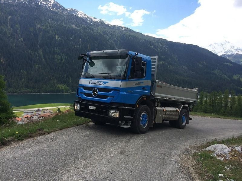 Fahrzeug der Cantieni AG Transporte und Garage