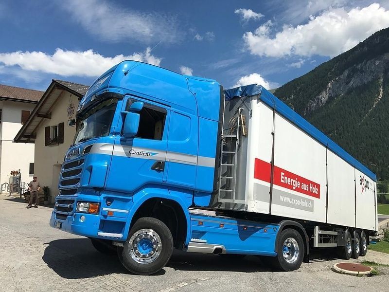 Fahrzeug der Cantieni AG Transporte und Garage