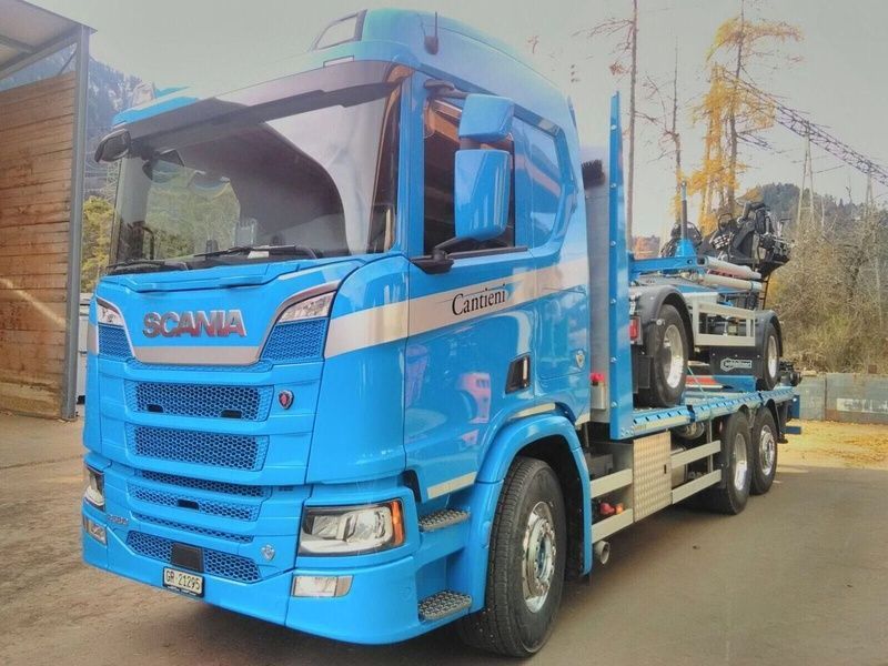 Fahrzeug der Cantieni AG Transporte und Garage