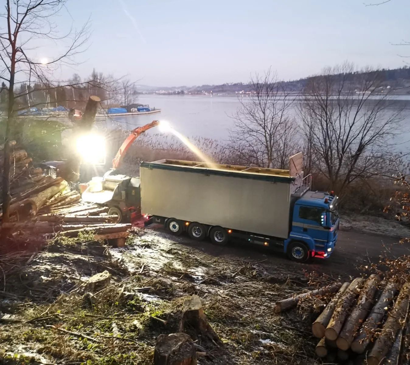 Fahrzeug der Cantieni AG Transporte und Garage