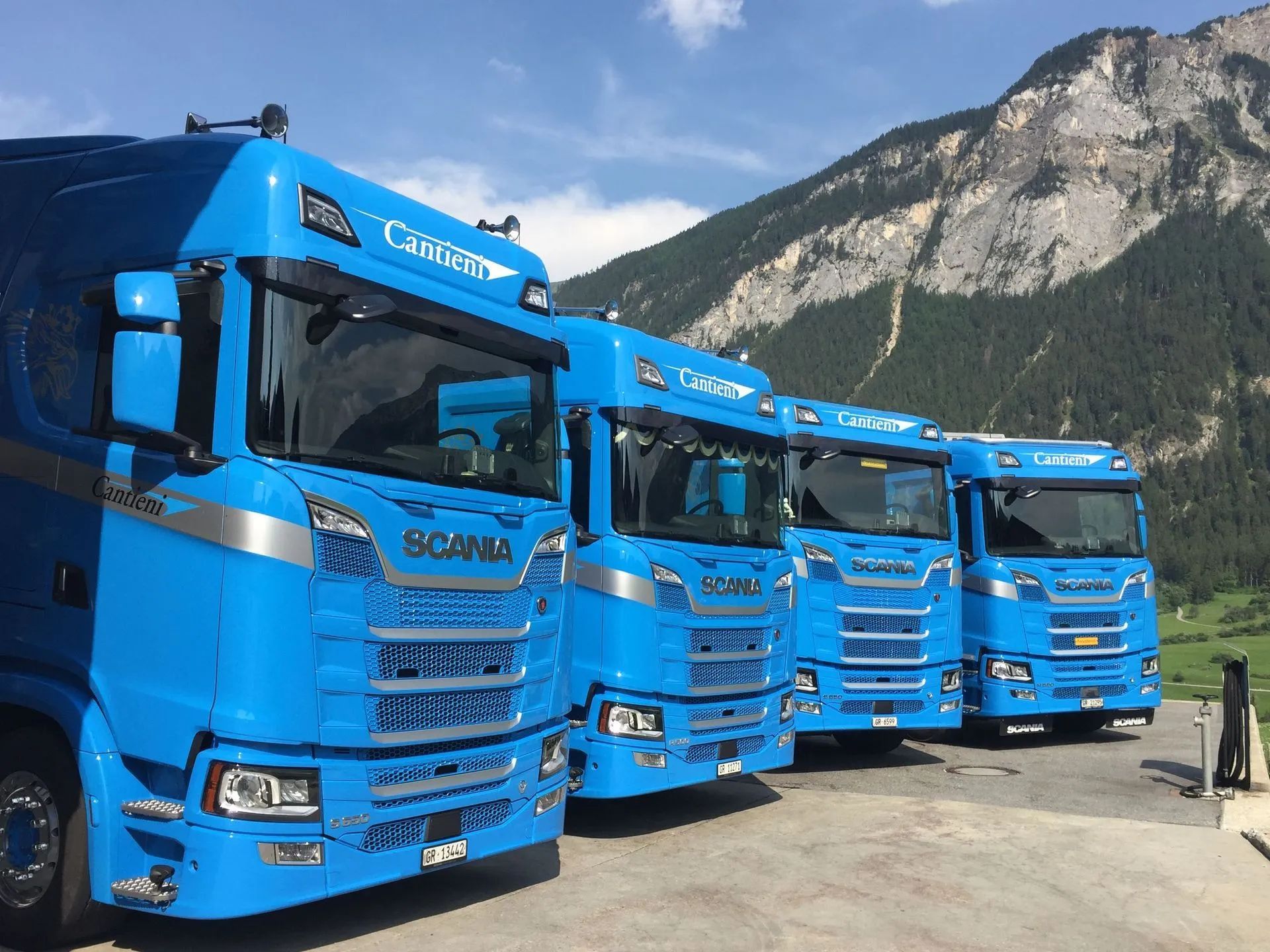 Fahrzeuge der Cantieni AG Transporte und Garage