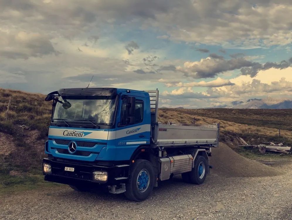 Fahrzeug der Cantieni AG Transporte und Garage