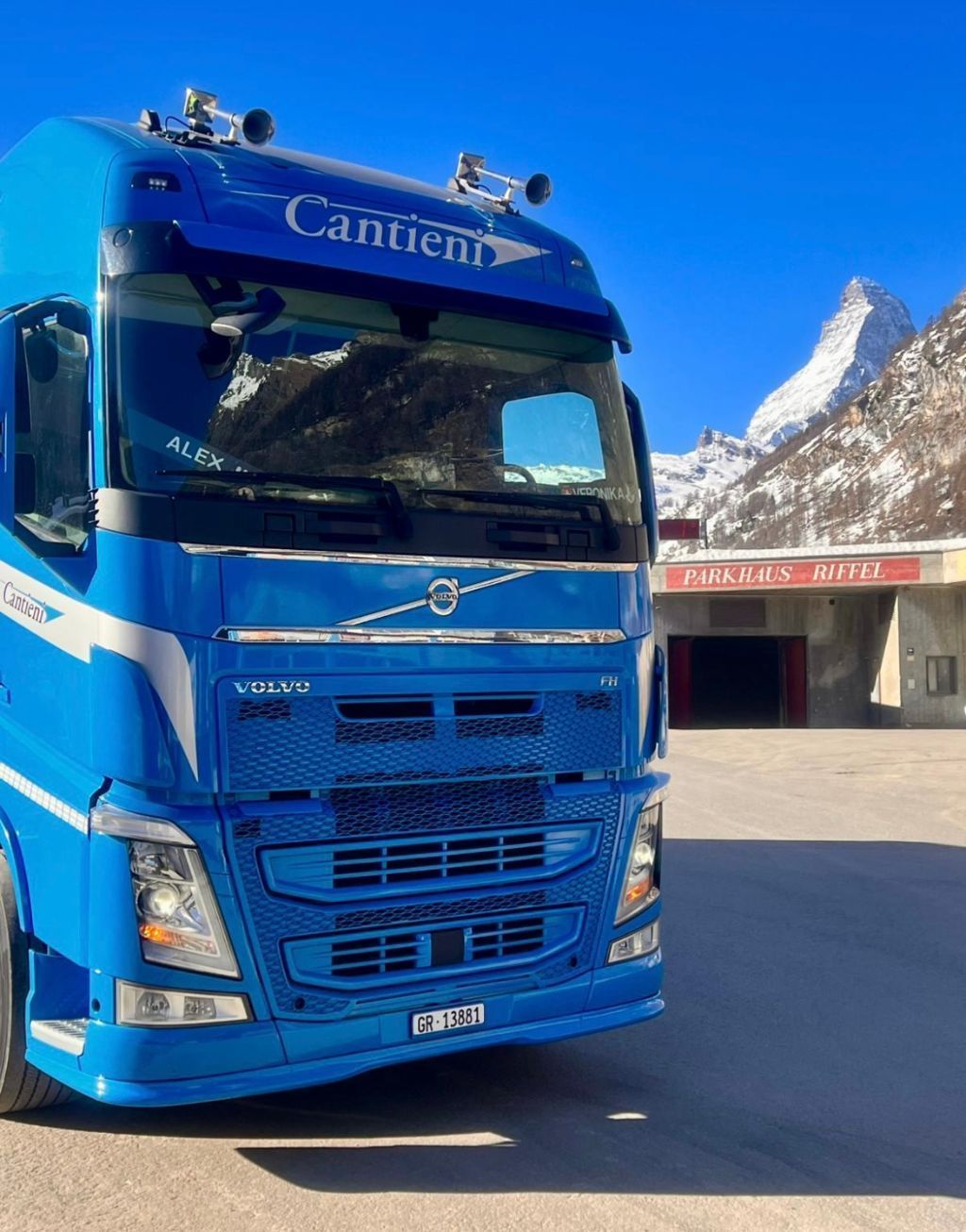 Fahrzeug der Cantieni AG Transporte und Garage