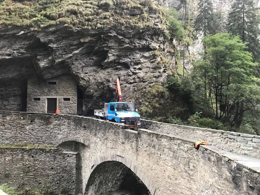 Fahrzeug der Cantieni AG Transporte und Garage