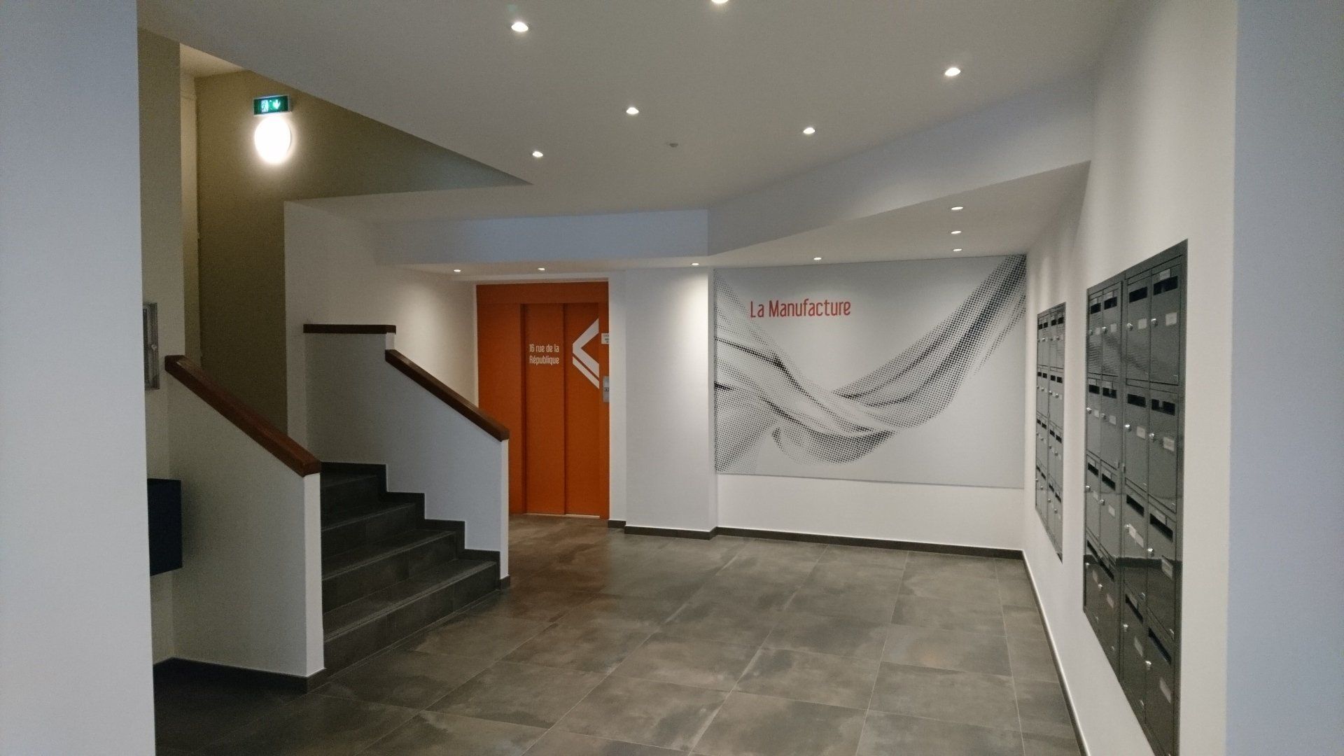 Éclairage LED dans des bureaux d'entreprise