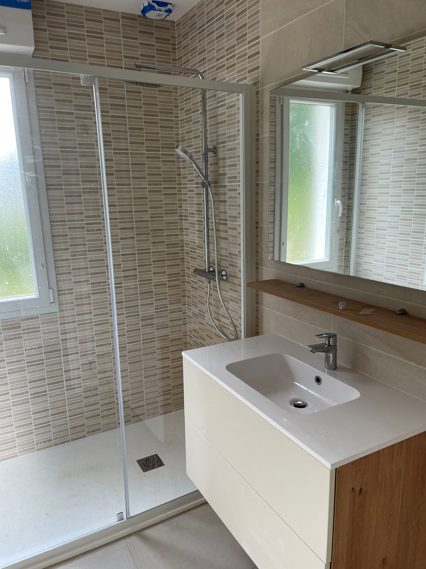 Douche lavabo salle de bain