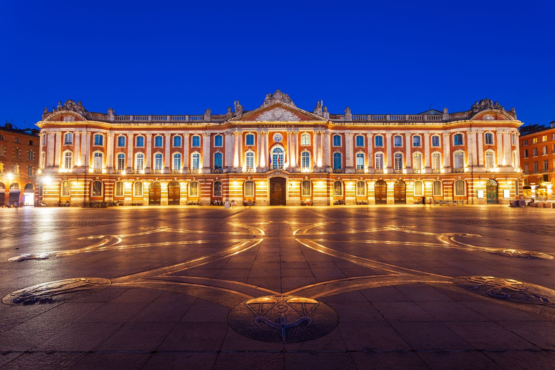 Place du Capitole le soir à Toulouse