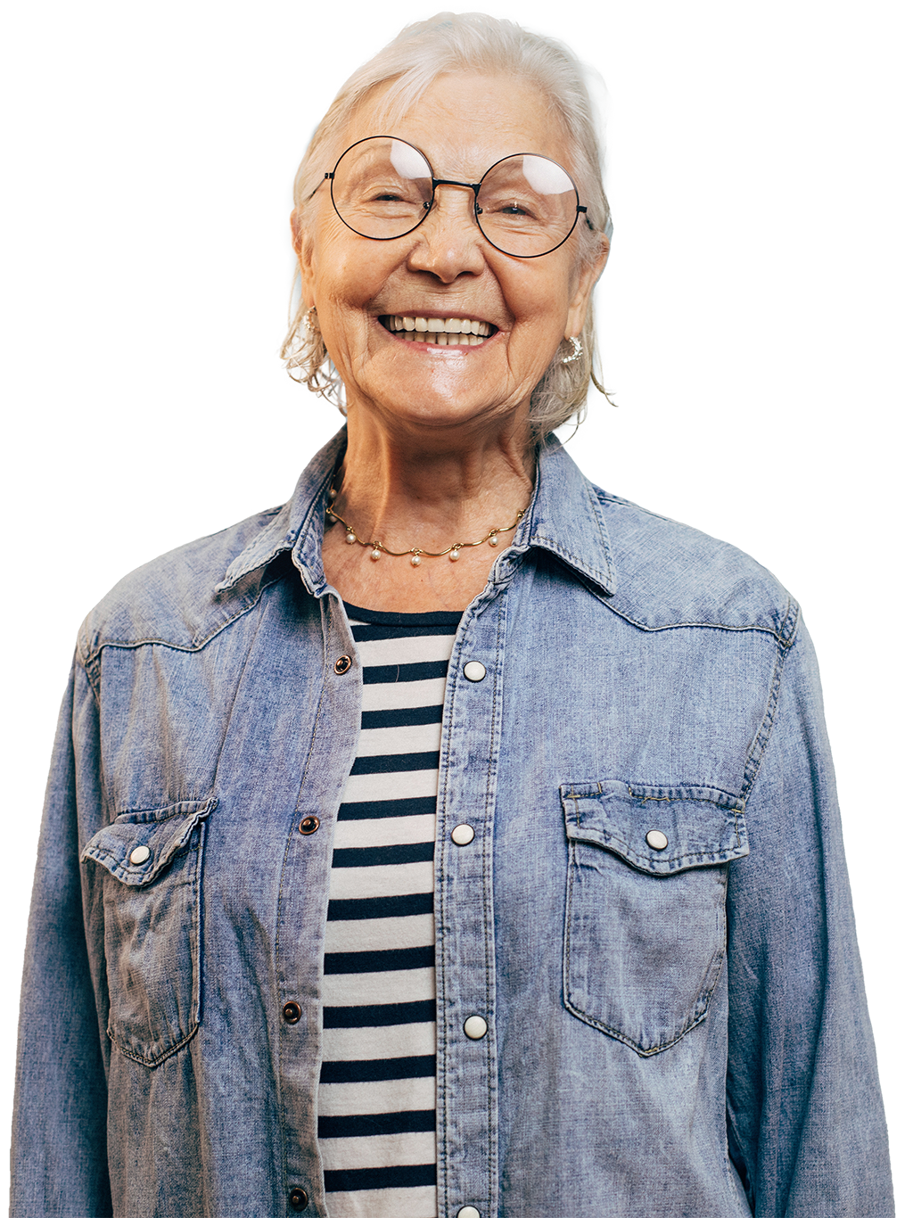 Femme âgée en train de sourire 