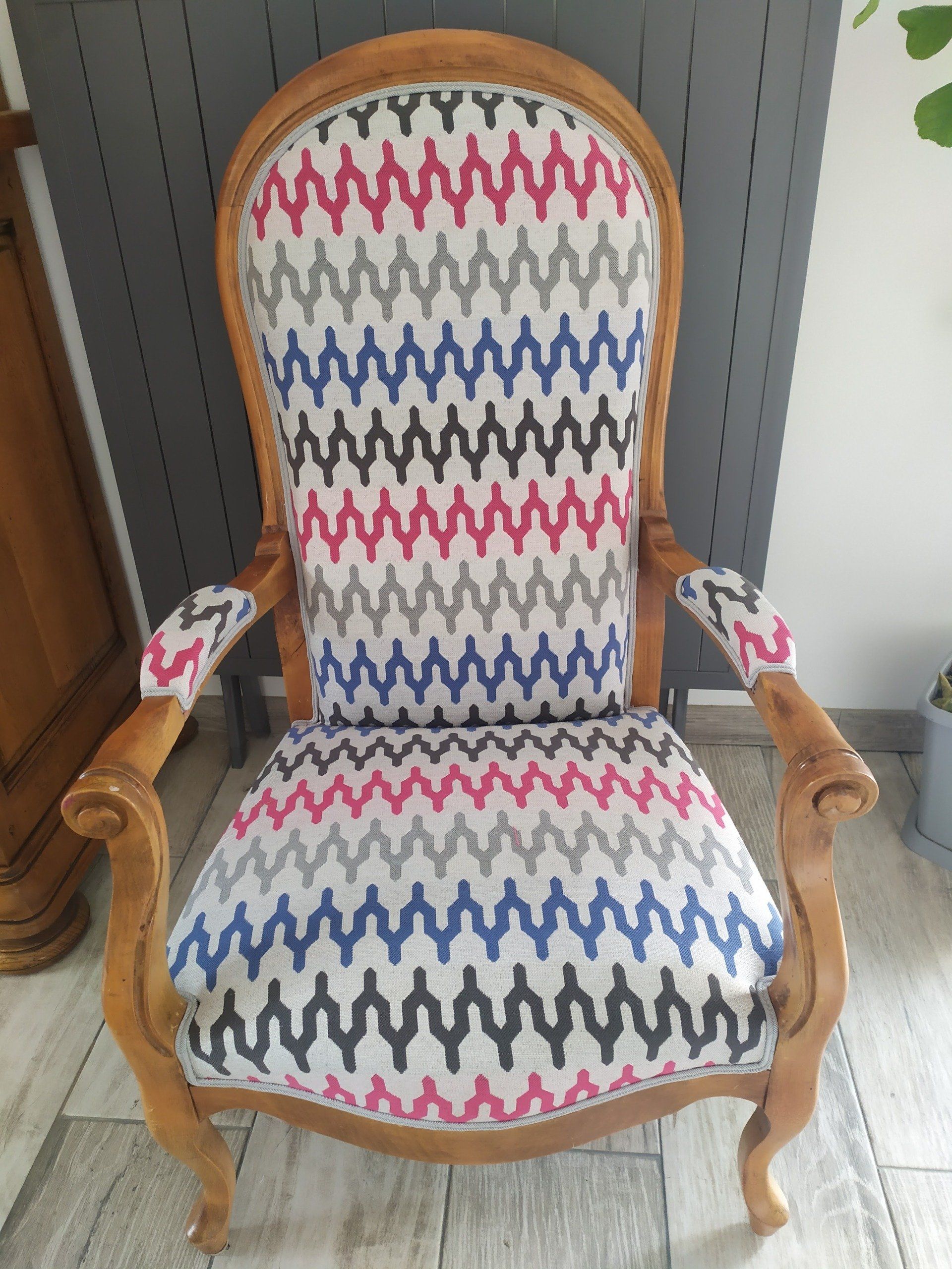 fauteuil multicolore