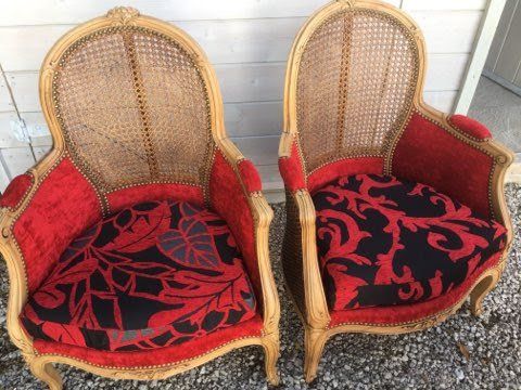 deux chaises rouge